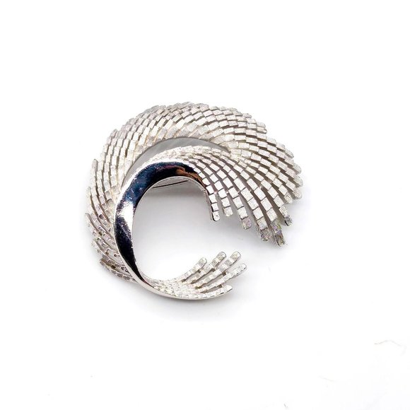 Crown Trifari Modernist Wave Brooch, Unique Textured Silver Tone Lapel Pin - Picture 1 of 4